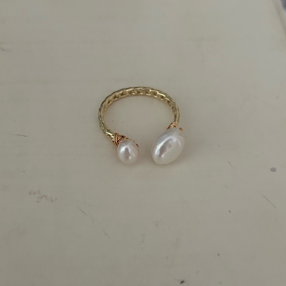 Elegant Gold Pearl Open Ring